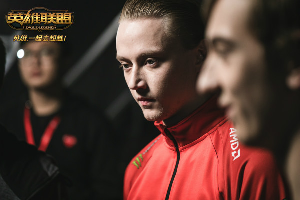 LOL10月21日八强赛RNGvsFNC比赛前瞻 Uzi激斗欧成