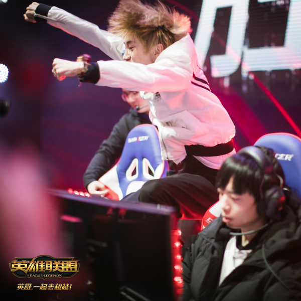 银河战舰高开低走 RW季后赛再求突破