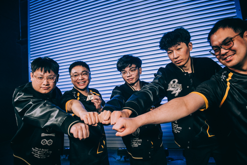 恭喜WolvesEsports夺得首届EWC云顶之弈项目冠军，李少丶李成玉荣获MVP